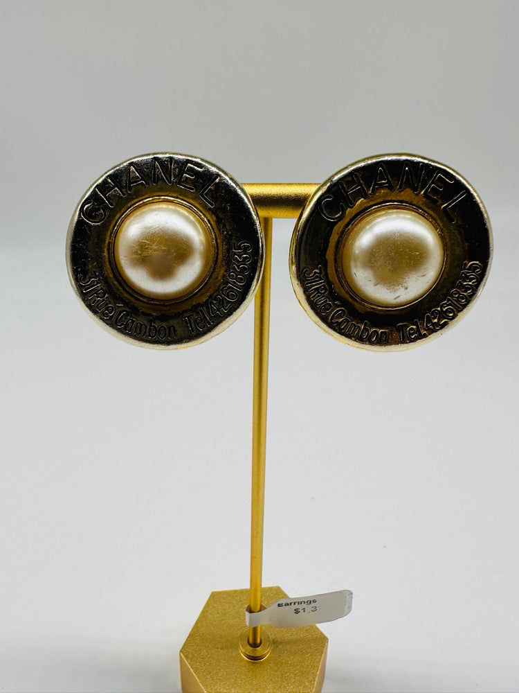 CHANEL Vintage Pearl & Text Gold Clip-on Earrings