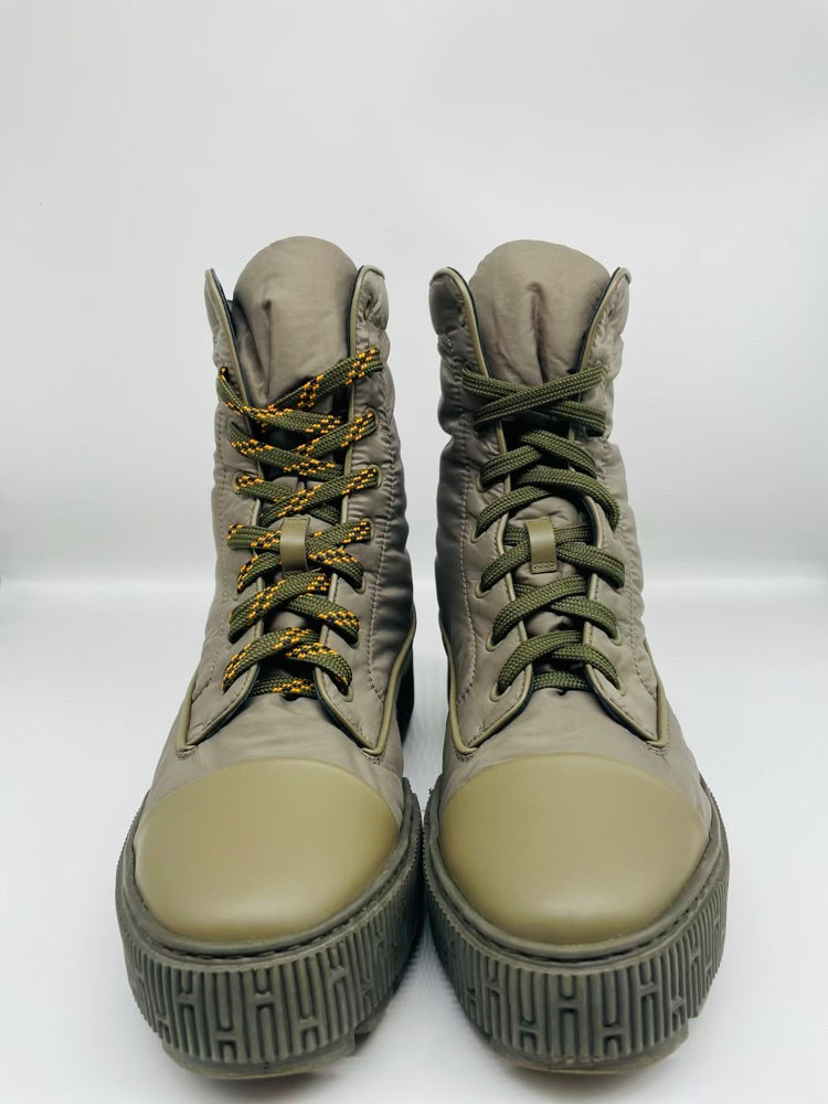 38 Hermes Boots